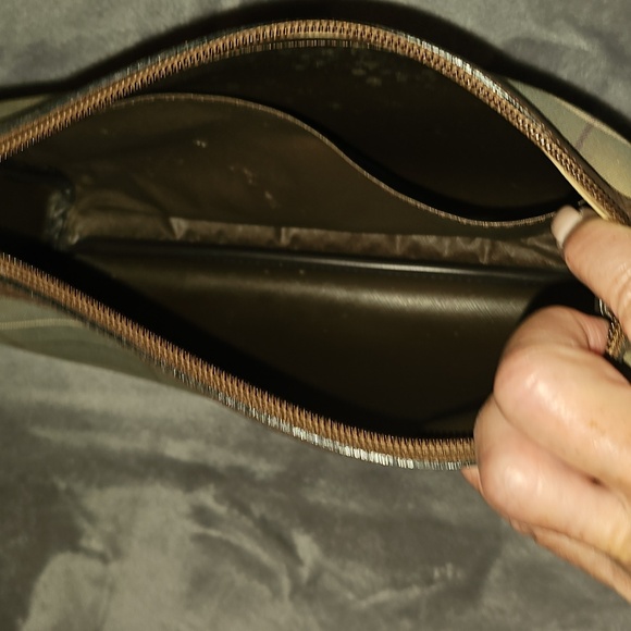 Burberrys Brown And Tan Accessory Pouch with Classic Design - Picture 8 of 9